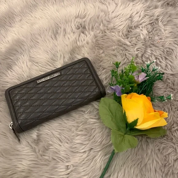 🌹VINTAGE Rebecca Minkoff • Beautiful Gray Quilted Leather Large Zip Wallet - Picture 2 of 16